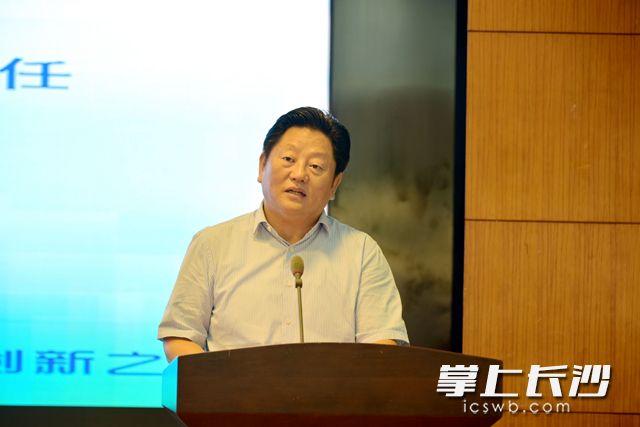 湖南湘江新區(qū)黨工委委員,、管委會副主任羅社輝見證簽約,。周秋燕 攝