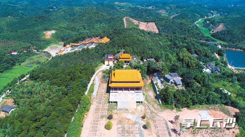 在風(fēng)景優(yōu)美的鐘佛寺宗教文化綜合旅游區(qū)附近,，有一片集體建設(shè)用地已納入上市交易改革的范圍，吸引了不少城里置業(yè)者的青睞,。長(zhǎng)沙晚報(bào)通訊員 劉正 攝