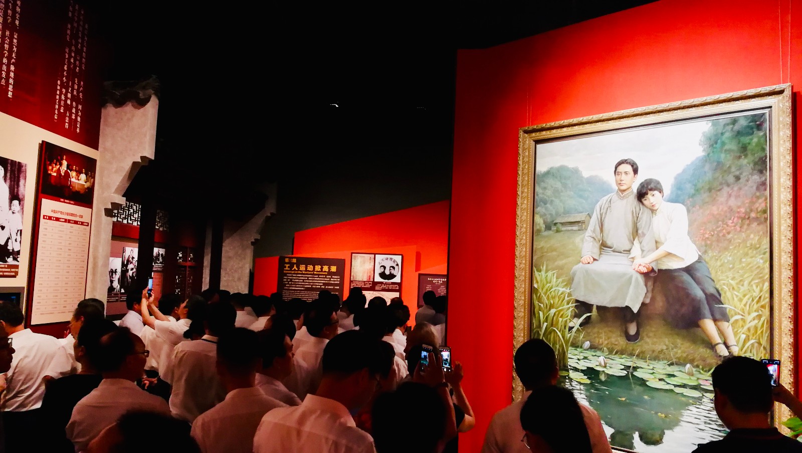 中國共產黨長沙歷史館展示的青年毛澤東,、楊開慧革命愛情故事,，吸引了眾多市民。長沙晚報全媒體記者 周柏平 攝