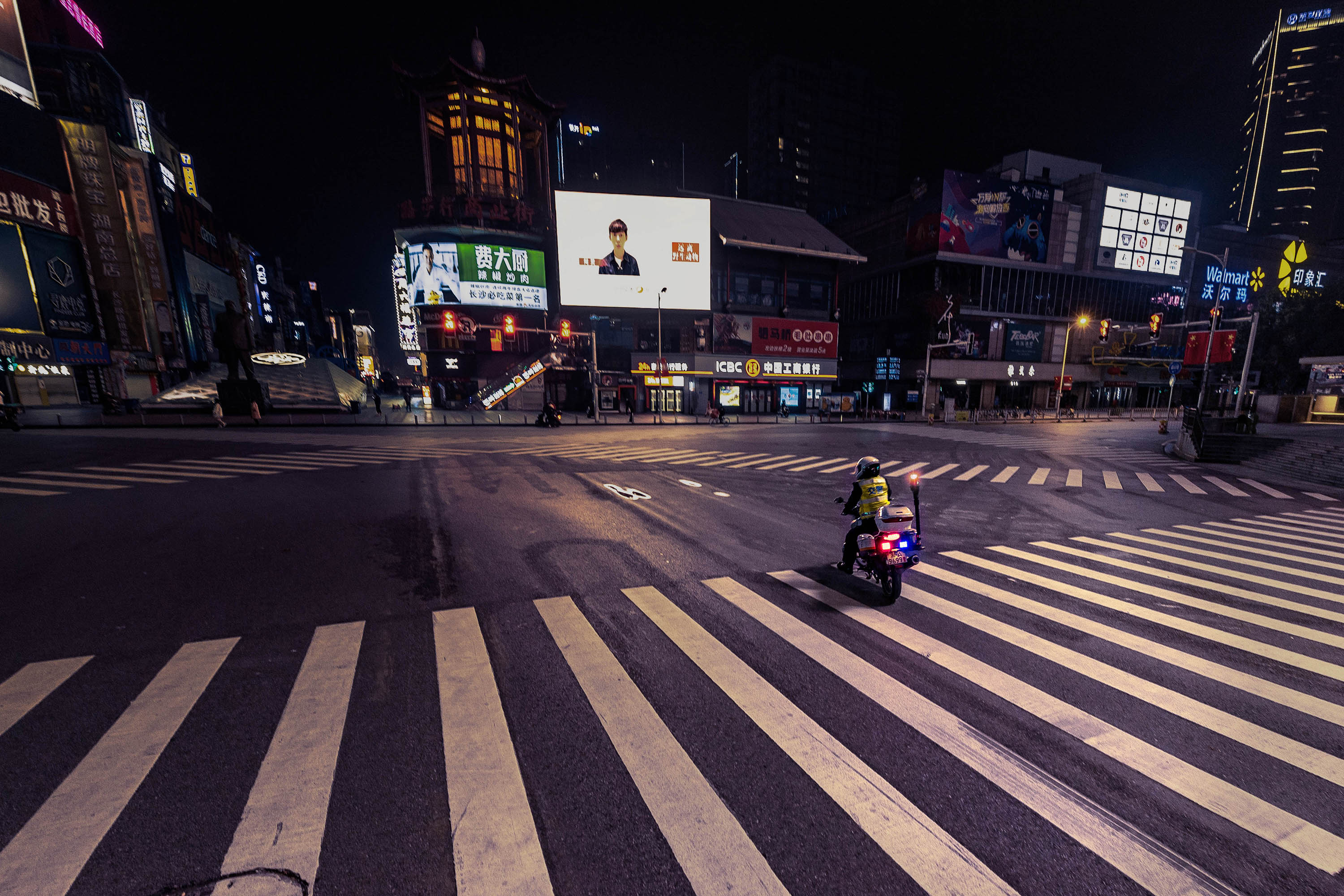 2020年2月8日20：00,，黃興路商業(yè)步行街口