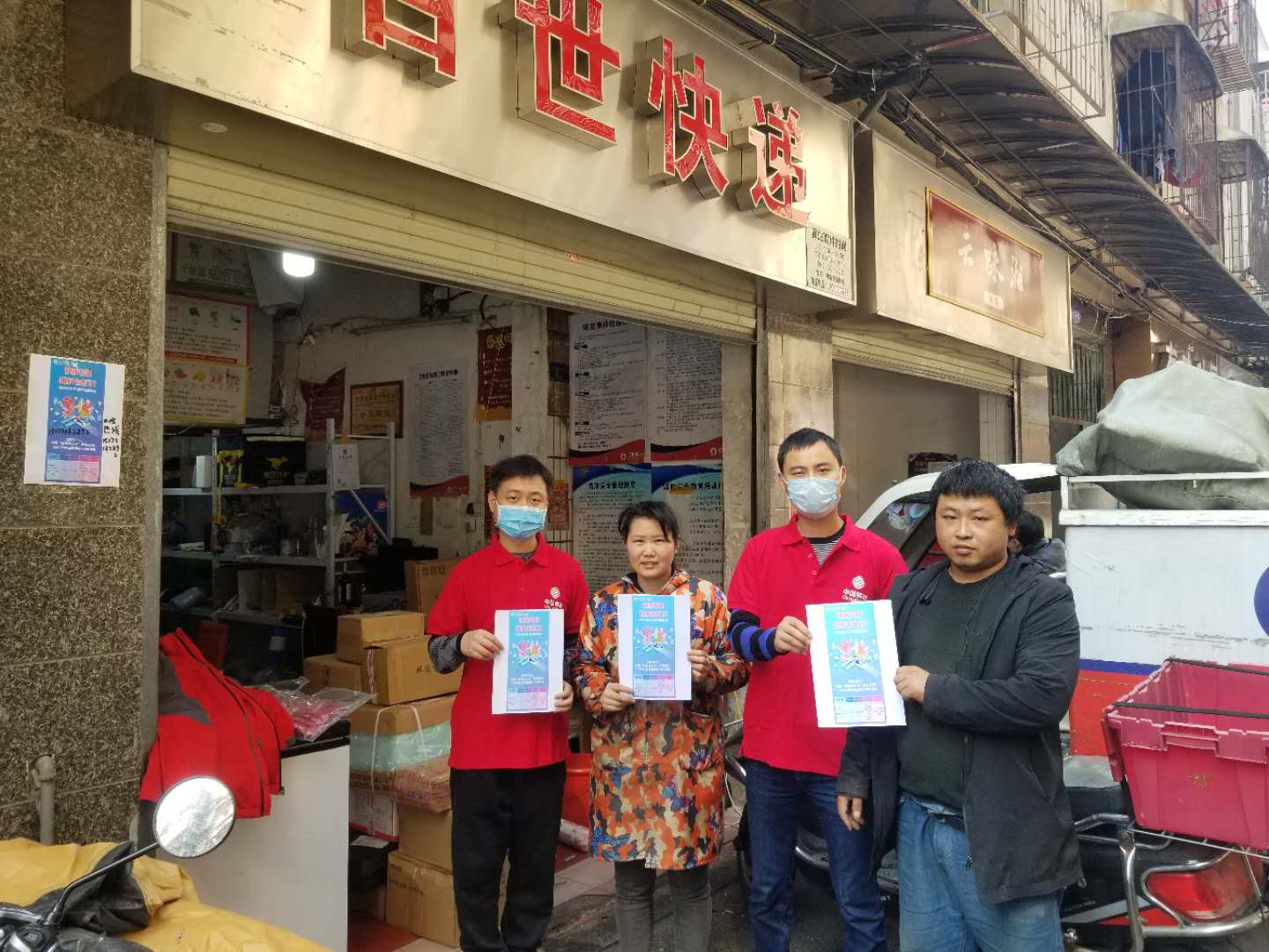 快遞小哥用上了長沙移動的專屬5G套餐,，資費(fèi)能省一半，享用5G速度。 顏顏攝