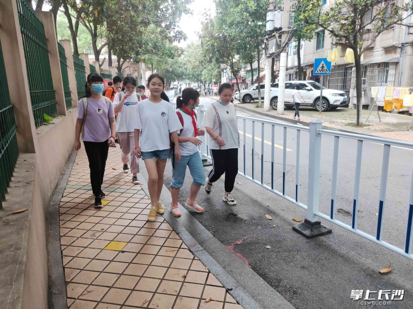 安全通道讓國慶小學(xué)的學(xué)生上下學(xué)不再心驚驚,。長沙晚報全媒體記者 賀文兵 攝