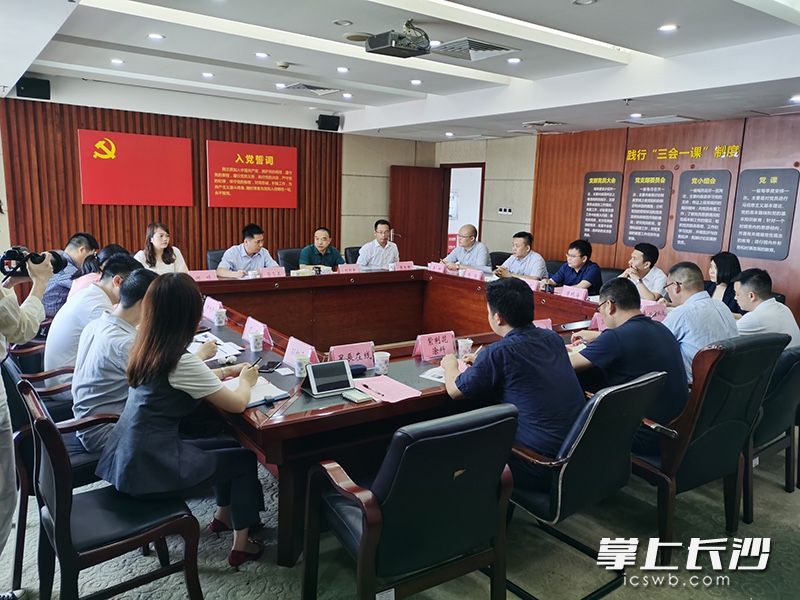 長沙市裝配式建筑產(chǎn)業(yè)鏈推進辦公室召開“引法于企,、精準服務”座談會。