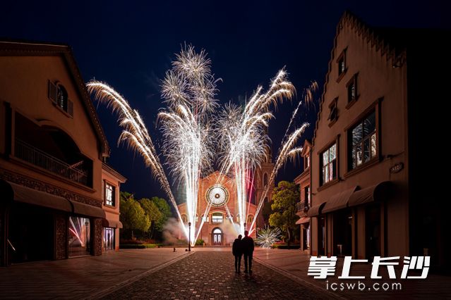 城市煙花更安全,、更環(huán)保、更有創(chuàng)意,，很受城市年輕人青睞,。51花炮供圖