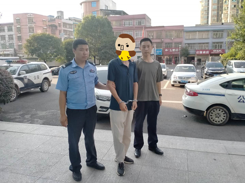 民警將嫌疑男子抓獲,。