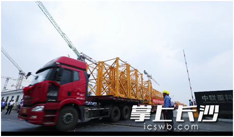 中聯(lián)重科在2020年塔機產(chǎn)品出貨額突破100億元,，同比提前3個多月,。成坤供圖