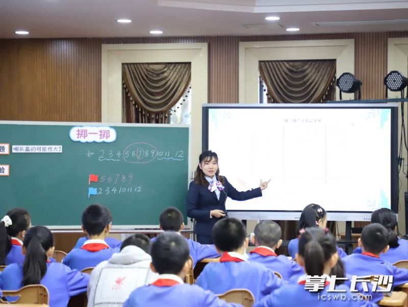 參賽老師中上課中。長(zhǎng)沙晚報(bào)通訊員 文夢(mèng)筆攝