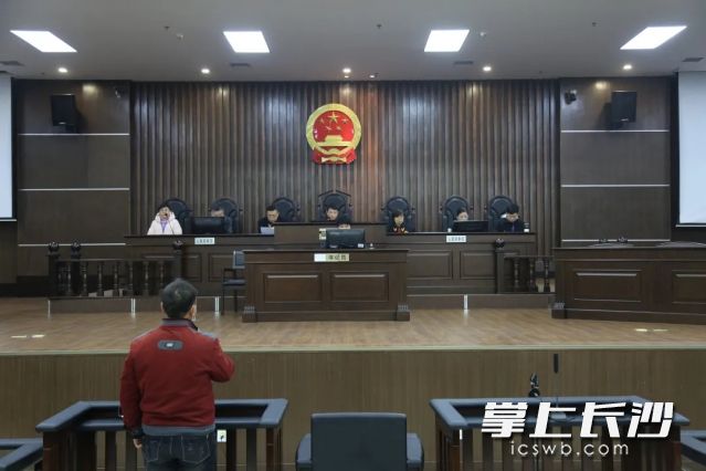 今日上午,，天心區(qū)人民法院依法公開審理一起非法捕撈水產(chǎn)品罪刑事附帶民事公益訴訟案件,。長沙晚報(bào)通訊員 文天驕 攝