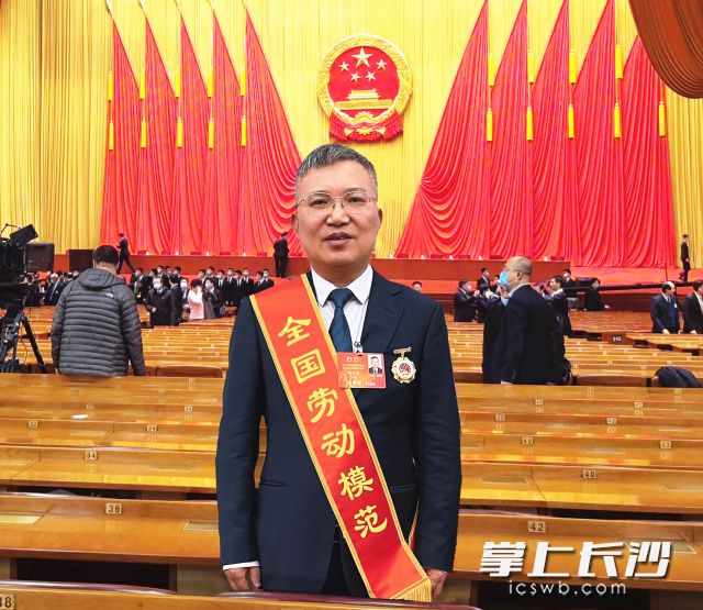 中聯(lián)重科建筑起重機(jī)械公司副總經(jīng)理,、研究員喻樂康30多年致力塔機(jī)制造的研發(fā),，制造出多項(xiàng)世界之最的產(chǎn)品,。丁末供圖