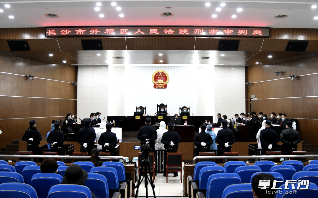 今日,，長沙王忠和涉黑案在開福區(qū)人民法院一審宣判。圖為庭審現(xiàn)場,。長沙晚報通訊員 羅曉 攝