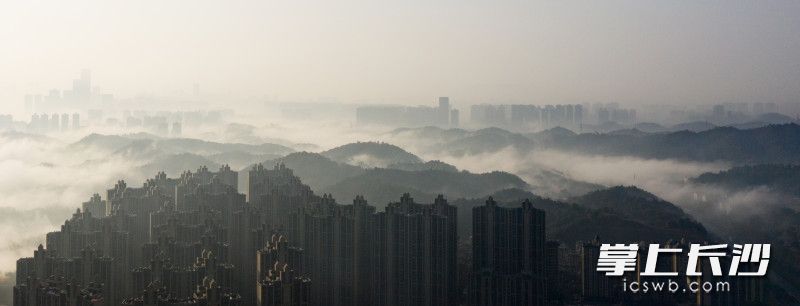 今日上午，天空開始放晴,，長沙上空云霧繚繞如人間仙境,。本文圖片除特別標(biāo)注外均由長沙晚報(bào)全媒體記者 鄒麟 攝