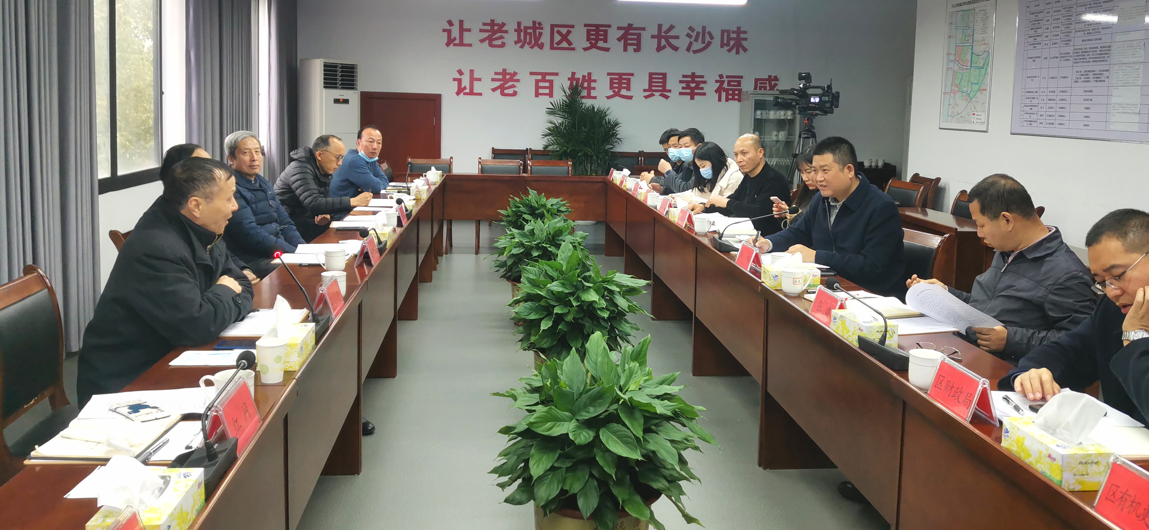 專家與參與建設(shè)各方進(jìn)行交流,。長(zhǎng)沙晚報(bào)全媒體記者 王斌 攝