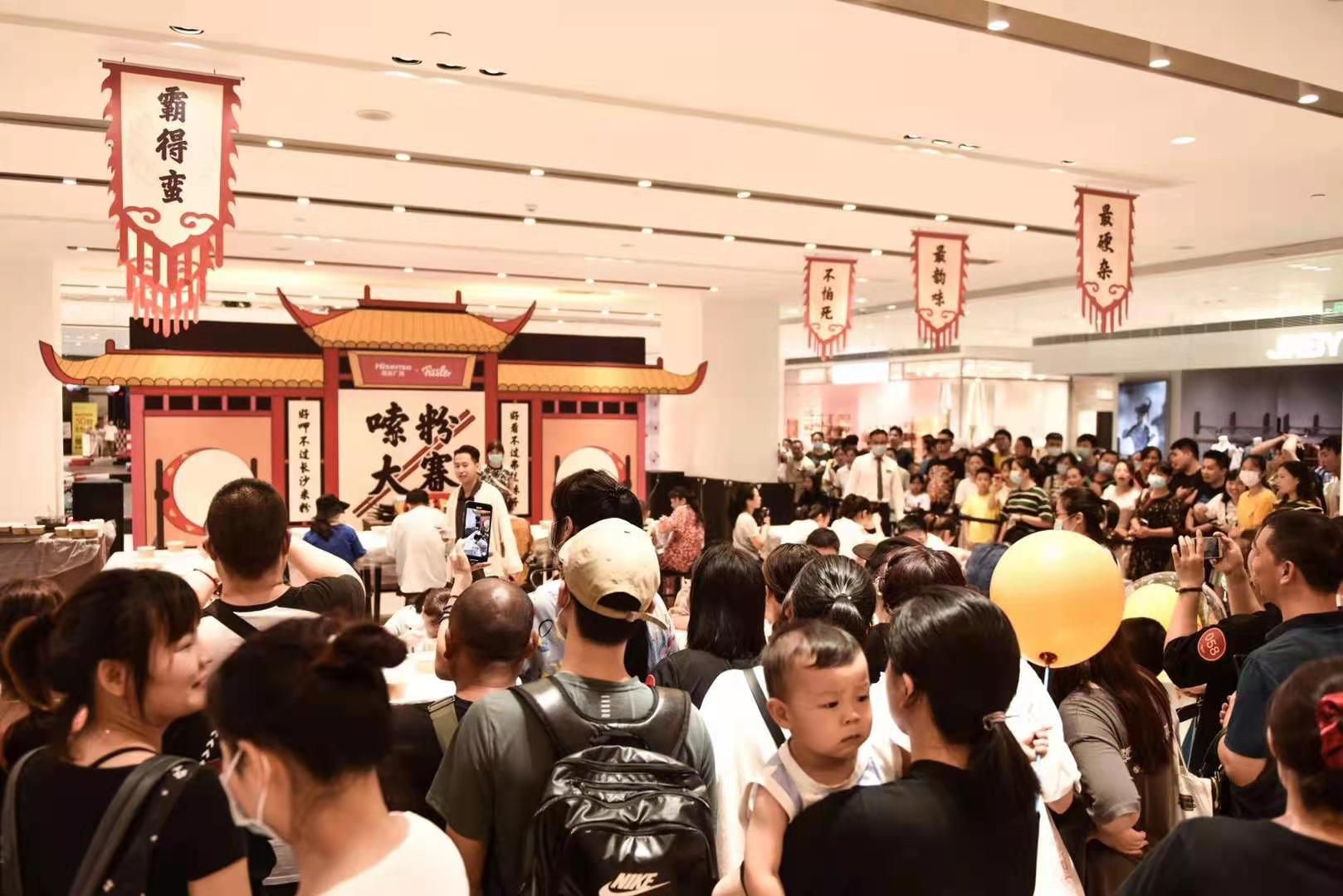 嗦粉大賽現(xiàn)場,。