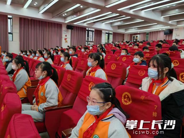 交流會上,，孩子們認(rèn)真聽講。長沙晚報全媒體記者  胡媛媛 攝