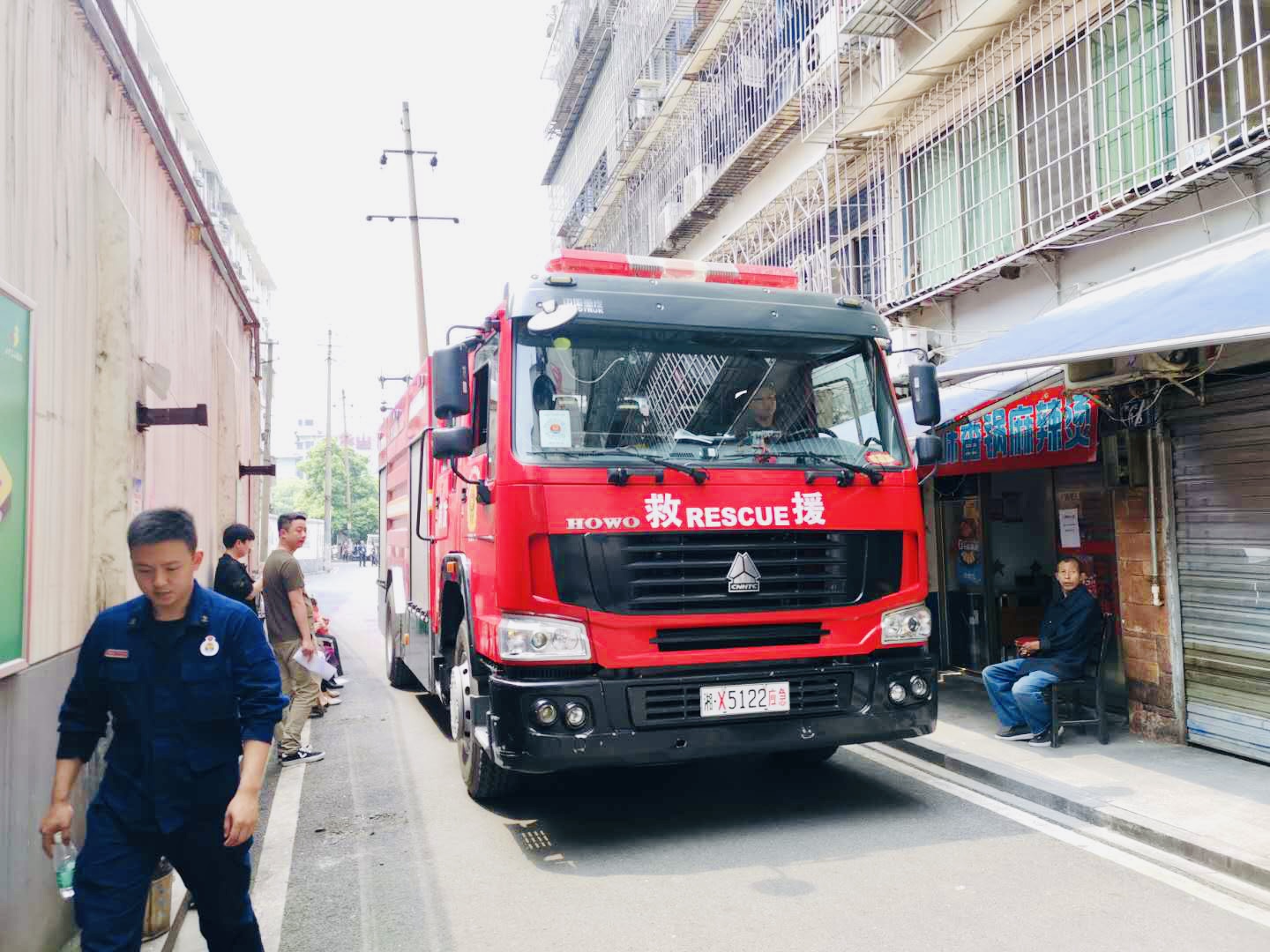 消防車終于可以在街巷里暢行“打轉(zhuǎn)身”,。通訊員 唐巍 攝