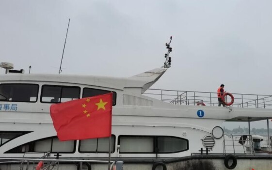 此次巡查共出動(dòng)執(zhí)法人員34人,，執(zhí)法船艇6艘,，勸導(dǎo)一人多桿垂釣行為30余起，收繳“三無(wú)”船舶1艘,。通訊員 楊梓 攝