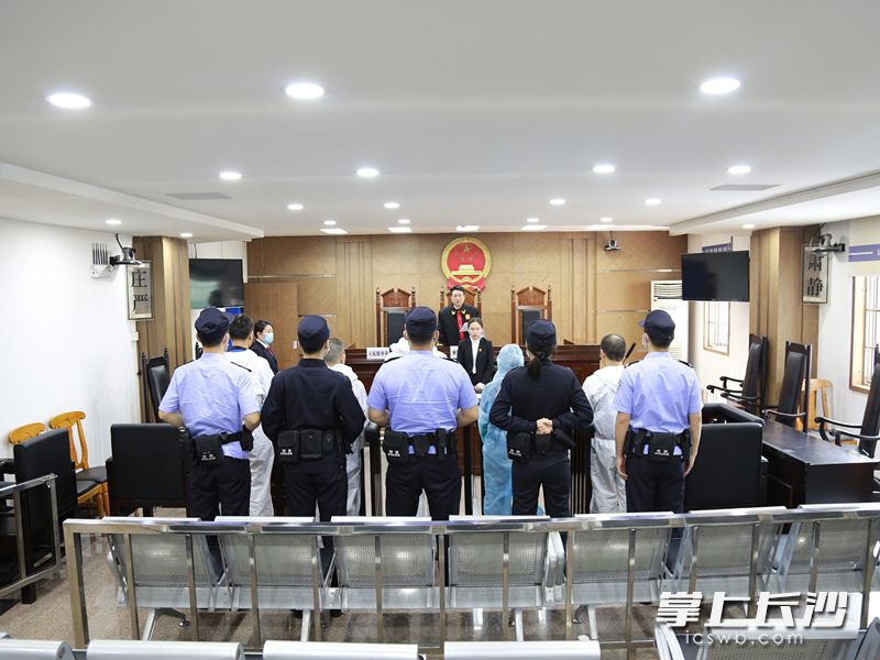 5月24日,，岳麓區(qū)人民法院公開審理并當(dāng)庭宣判了一起制售假酒案,。