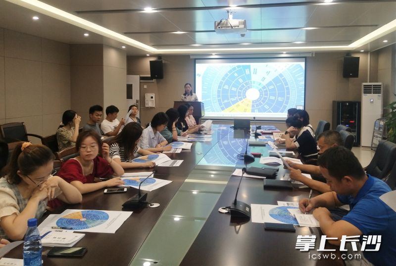 9日,，望城區(qū)思源學(xué)校舉行校園文化建設(shè)研討會。均為長沙晚報全媒體記者 陳良 通訊員 朱艷鳳 攝