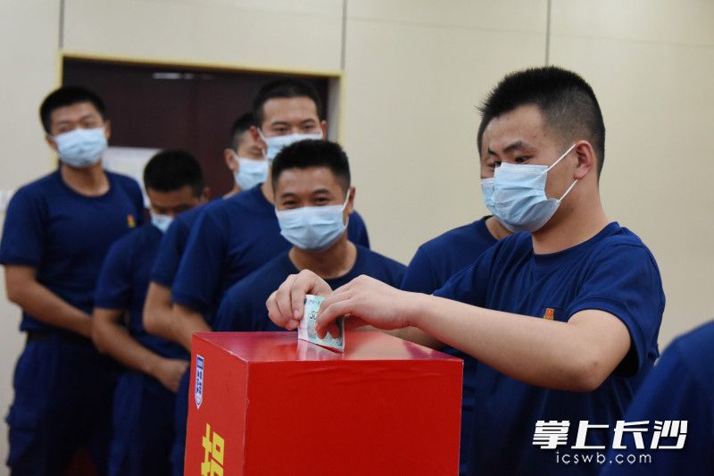 8月6日，望城消防組織開展支援河南抗洪救災愛心捐款活動,。均為長沙晚報全媒體記者 劉琦 攝