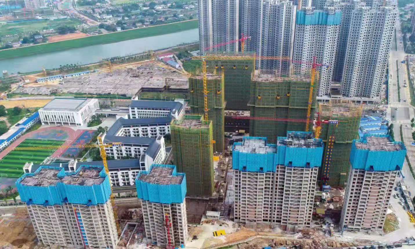 雨花區(qū)最大的保障性住房項目和景家園建設(shè)快馬加鞭,，預(yù)計9月底前可實現(xiàn)一標(biāo)段主體全面封頂。         長沙晚報通訊員  程柳  攝