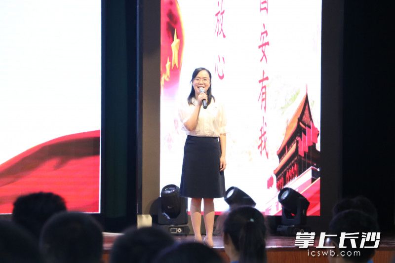 黑晟斌老師用生動豐富的表達形式，給同學們帶來了別開生面的一堂思政課,。