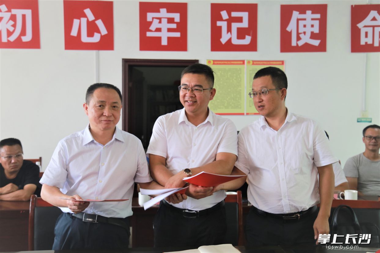湖南巷子花開農(nóng)業(yè)科技有限公司正式成立,，成為寧鄉(xiāng)西部山區(qū)巷子口鎮(zhèn)實(shí)現(xiàn)鄉(xiāng)村振興的新引擎,。長沙晚報(bào)全媒體記者 張禹 攝