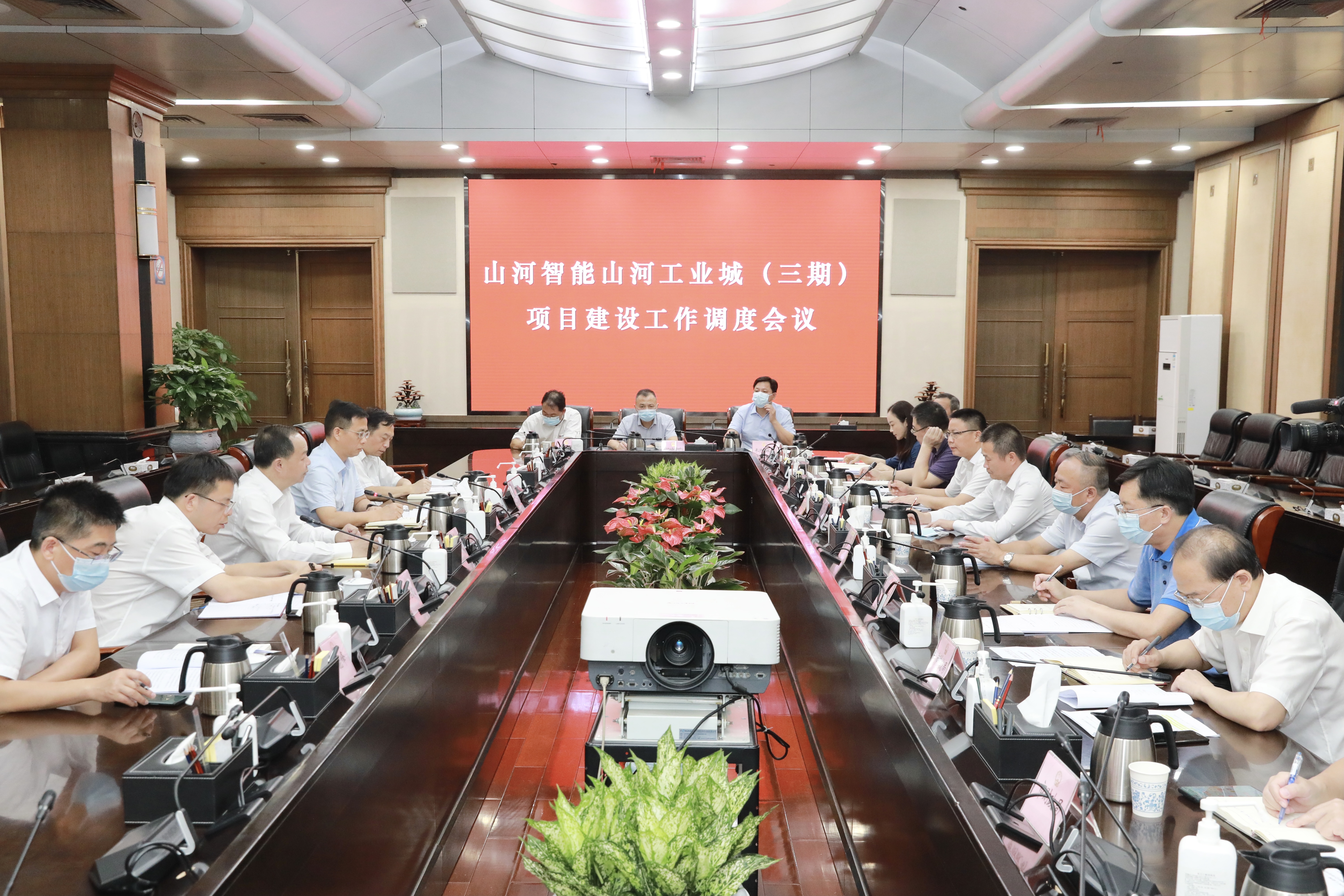 山河智能山河工業(yè)城（三期）項(xiàng)目建設(shè)工作調(diào)度會(huì)議召開,。劉書勤攝