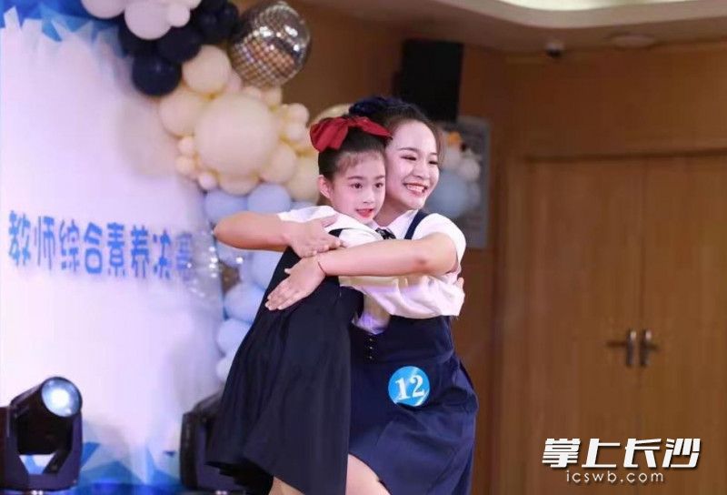 目前,，開福區(qū)普惠性幼兒園（公辦園+普惠民辦園）數(shù)占全區(qū)幼兒園總數(shù)的87.35%，受益幼兒32768名,。