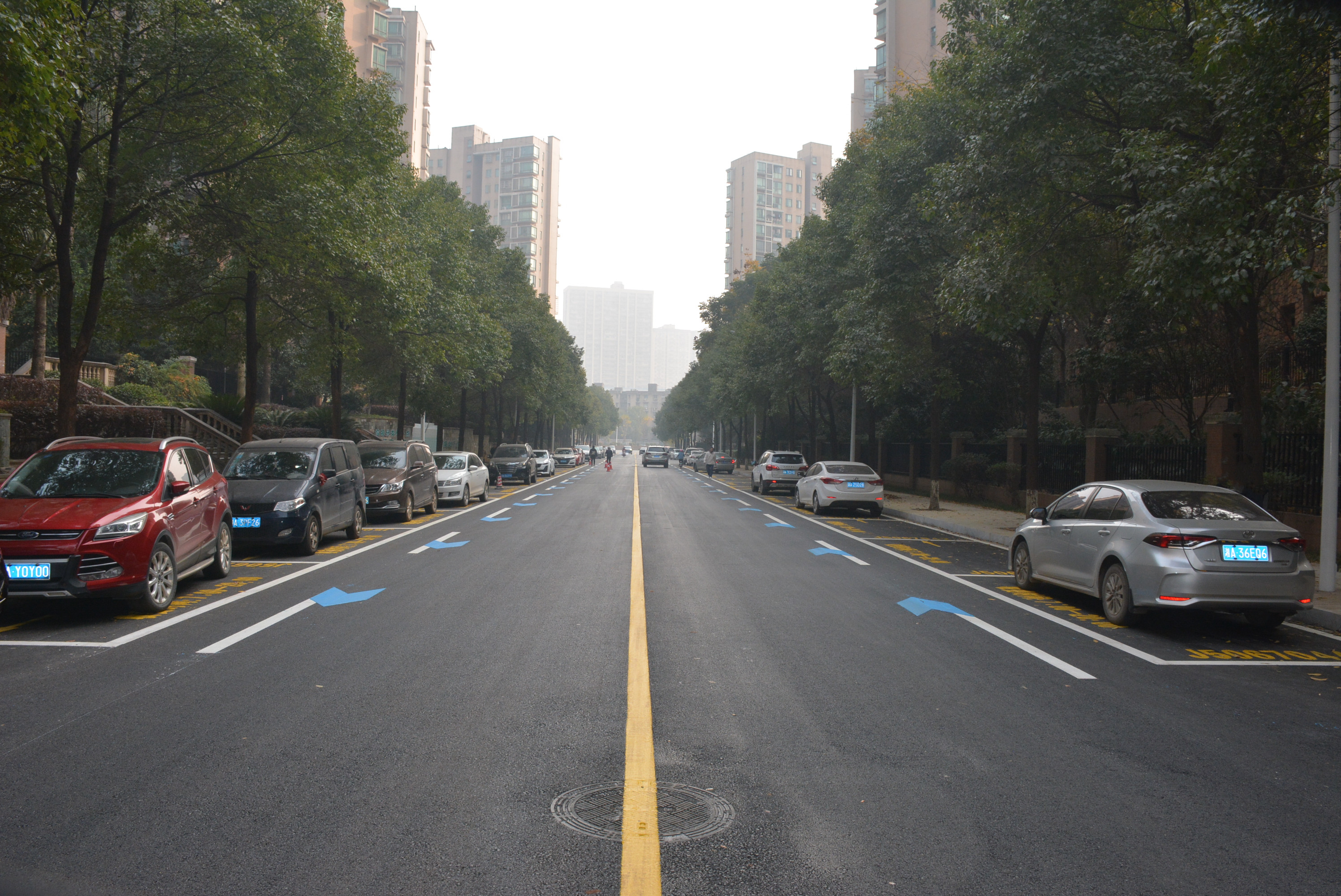 提質(zhì)改造后的雨花區(qū)紫薇路（勞動(dòng)路—嘉智路）,，道路清爽整潔,、交通暢行有序,。長(zhǎng)沙晚報(bào)通訊員  高興 攝