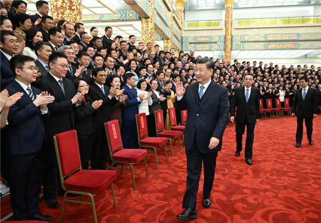 12月15日，黨和國家領導人習近平,、李克強,、王滬寧等在北京人民大會堂會見中華全國新聞工作者協(xié)會第十屆理事會第一次會議暨中國新聞獎頒獎會代表。新華社記者 李學仁 攝