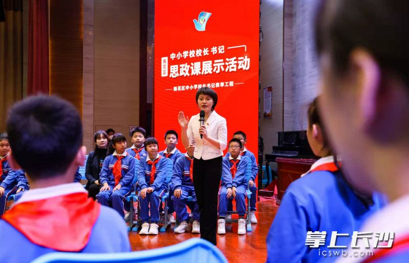 生動的思政課，以故事小切口入手,，用視頻等多媒體形式,，精心育人潤物無聲。