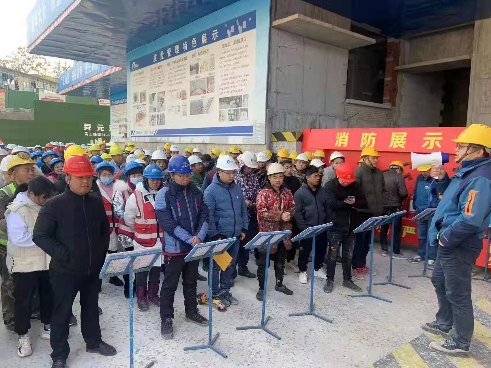 12月18日,，根據長沙市建筑施工安全生產專業(yè)委員會安排部署,，全市所有在建項目,、預拌混凝土生產及運輸企業(yè)停工一天，進行全面安全生產警示教育和安全隱患自查自糾,。長沙晚報全媒體記者 陳煥明 通訊員 肖日凡 攝影報道