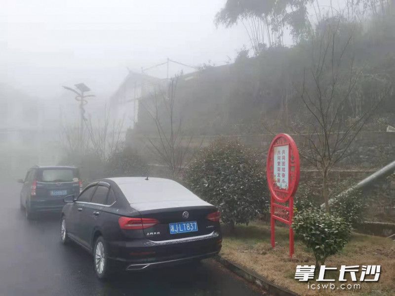 常德石門縣東山峰下雪了,。均為通訊員 陳旦明 陳振法 劉鈺潔 攝