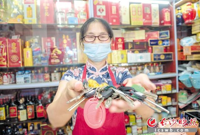 孫美華保管鄰里鑰匙21年,，從未出過差錯。長沙晚報全媒體記者 陳飛 攝