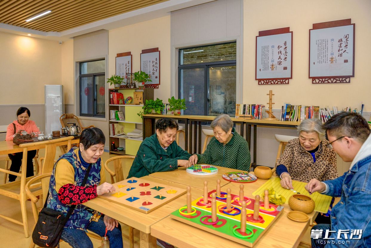 雨花區(qū)積極推進(jìn)社區(qū)養(yǎng)老服務(wù)設(shè)施建設(shè),，今年將建設(shè)社區(qū)養(yǎng)老服務(wù)設(shè)施12處,。   資料圖片