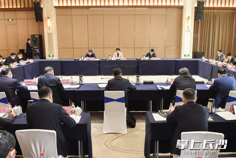 調(diào)研中，吳桂英主持召開座談會,。