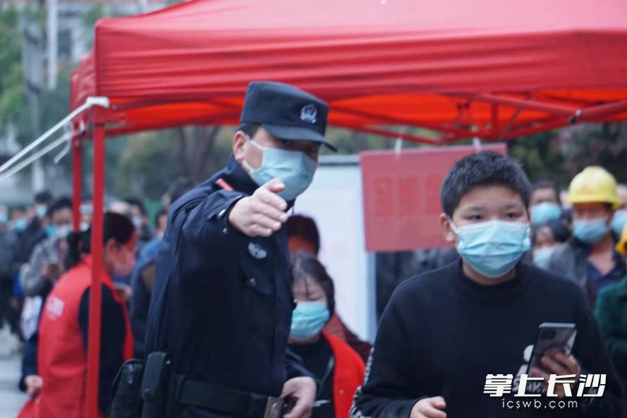 長沙市公安局特巡警支隊青年突擊隊投入疫情防控一線,。