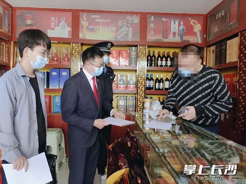 今日,，岳麓區(qū)人民法院執(zhí)結(jié)一起侵犯“國窖”注冊商標(biāo)專用權(quán)糾紛案件。長沙晚報通訊員許振興攝