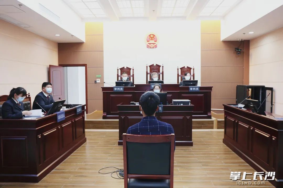 今日上午,，望城區(qū)人民法院公開宣判一起非法狩獵刑事附帶民事公益訴訟案件,。長(zhǎng)沙晚報(bào)通訊員曾晶晶攝