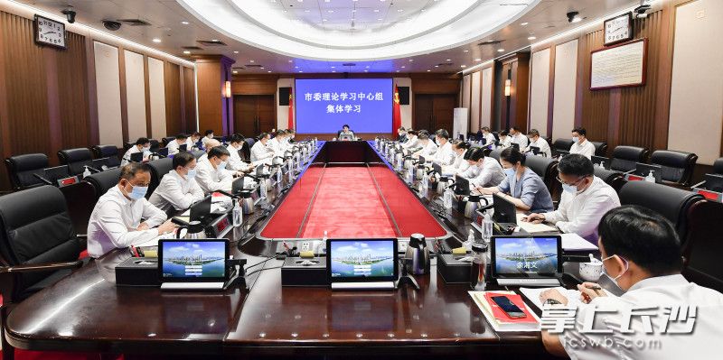 4月27日下午,，市委理論學(xué)習(xí)中心組舉行集體學(xué)習(xí)，省委常委,、市委書記吳桂英主持并作總結(jié)講話。   長沙晚報全媒體記者 余劭劼 攝