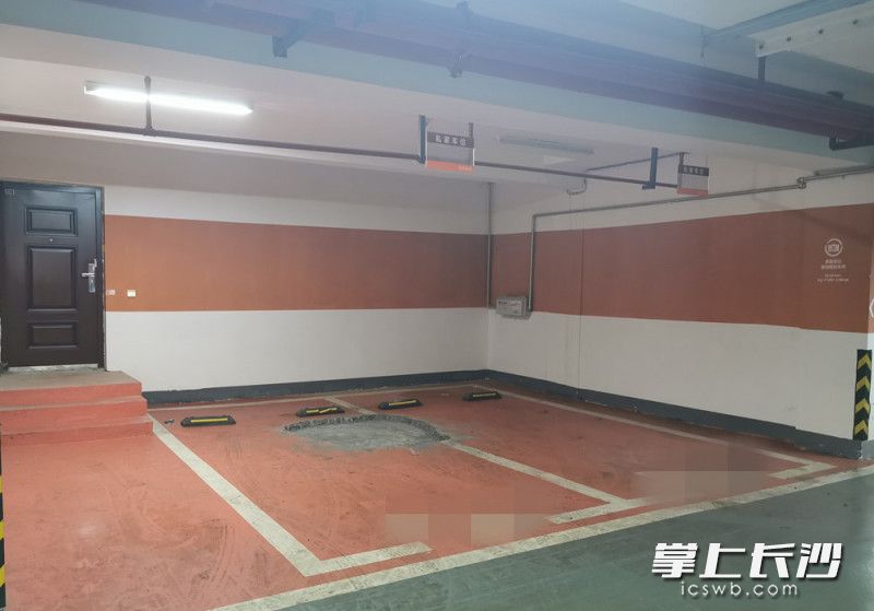 圖為該小區(qū)別墅車位。均為長(zhǎng)沙晚報(bào)全媒體記者 劉樹(shù)源 攝