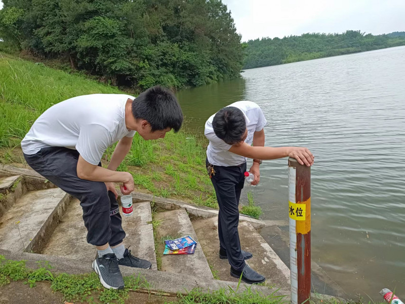 6月4日,，在寧鄉(xiāng)市西部的流沙河鎮(zhèn)，值班領導帶隊巡查水庫,、骨干山塘等重點區(qū)域,。受訪方供圖