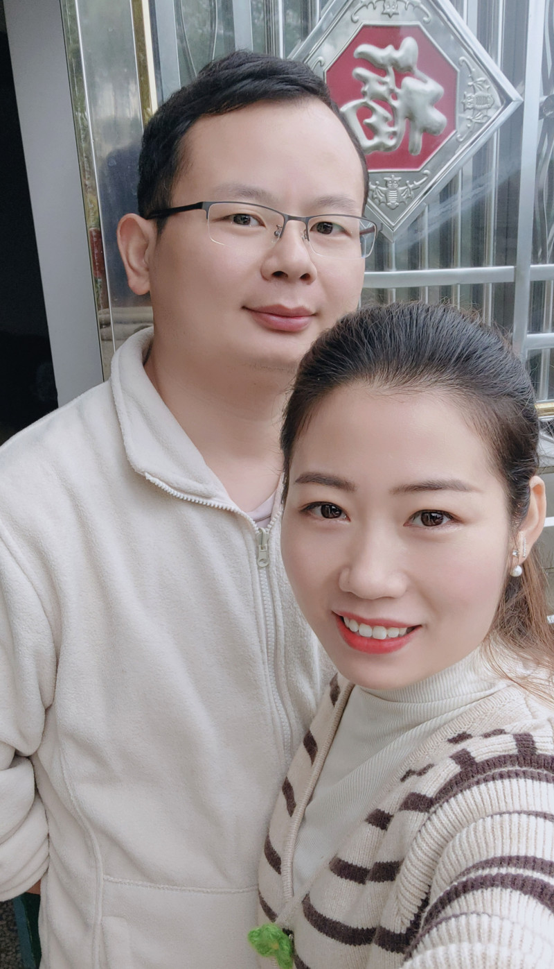 熱心家長潘方,、孟晴夫婦,。