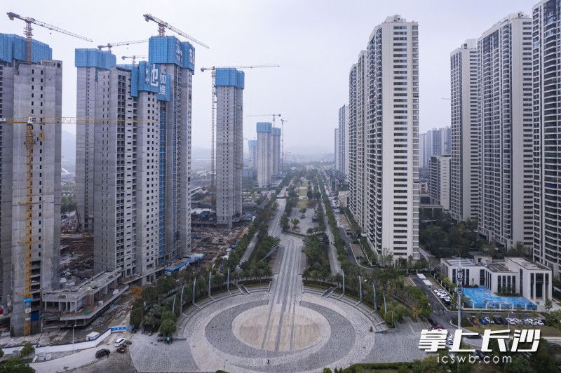 梅溪湖超級(jí)中軸中段已施工完畢,。長(zhǎng)沙晚報(bào)全媒體記者 郭雨滴 攝