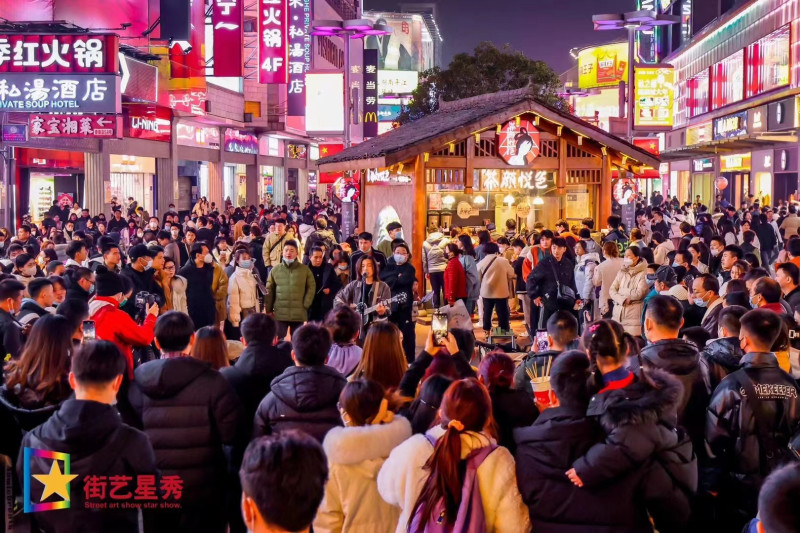 “街藝星秀”高質(zhì)量的文藝內(nèi)容成為長沙街頭演出,、直播的特色與亮點,。均為組委會供圖