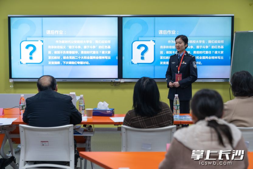 省內(nèi)部分高校的骨干教師及長(zhǎng)沙學(xué)院師生500余人現(xiàn)場(chǎng)觀摩,。