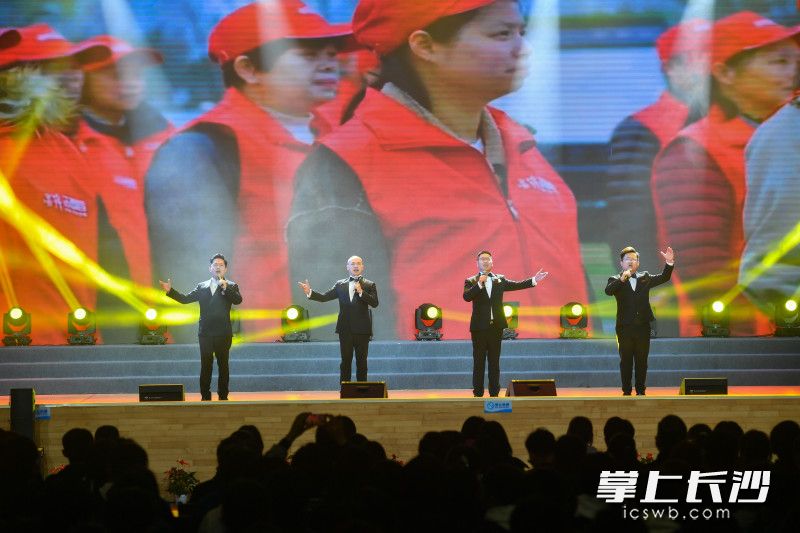 男生四重唱《一個(gè)英雄一座城》,。