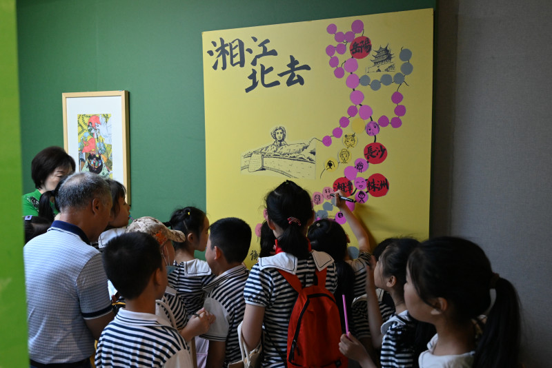 《湘江北去》原畫(huà)作品巡展現(xiàn)場(chǎng),。