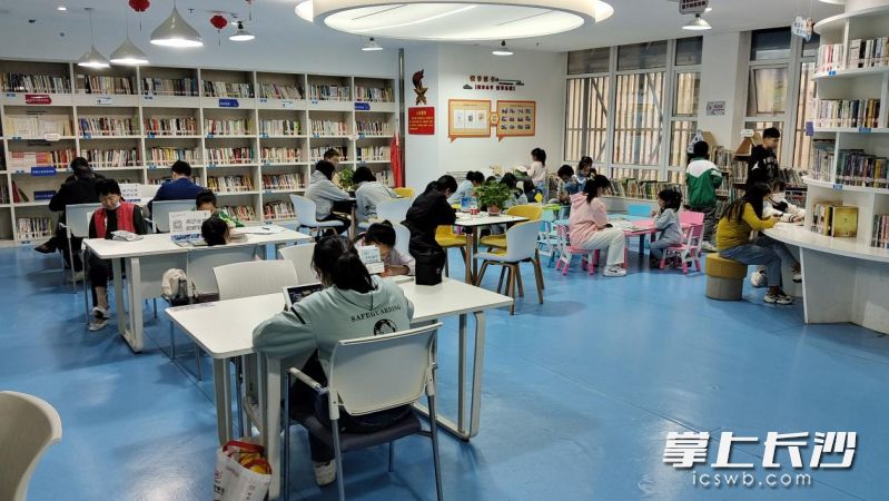 湖南湘江新區(qū)潤(rùn)龍分館 均為長(zhǎng)沙圖書館供圖