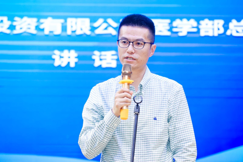 葛蘭素史克中國(guó)投資有限公司醫(yī)學(xué)部總監(jiān)和云鵾發(fā)言。